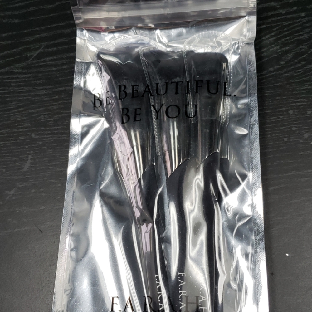 Makeup brushes
